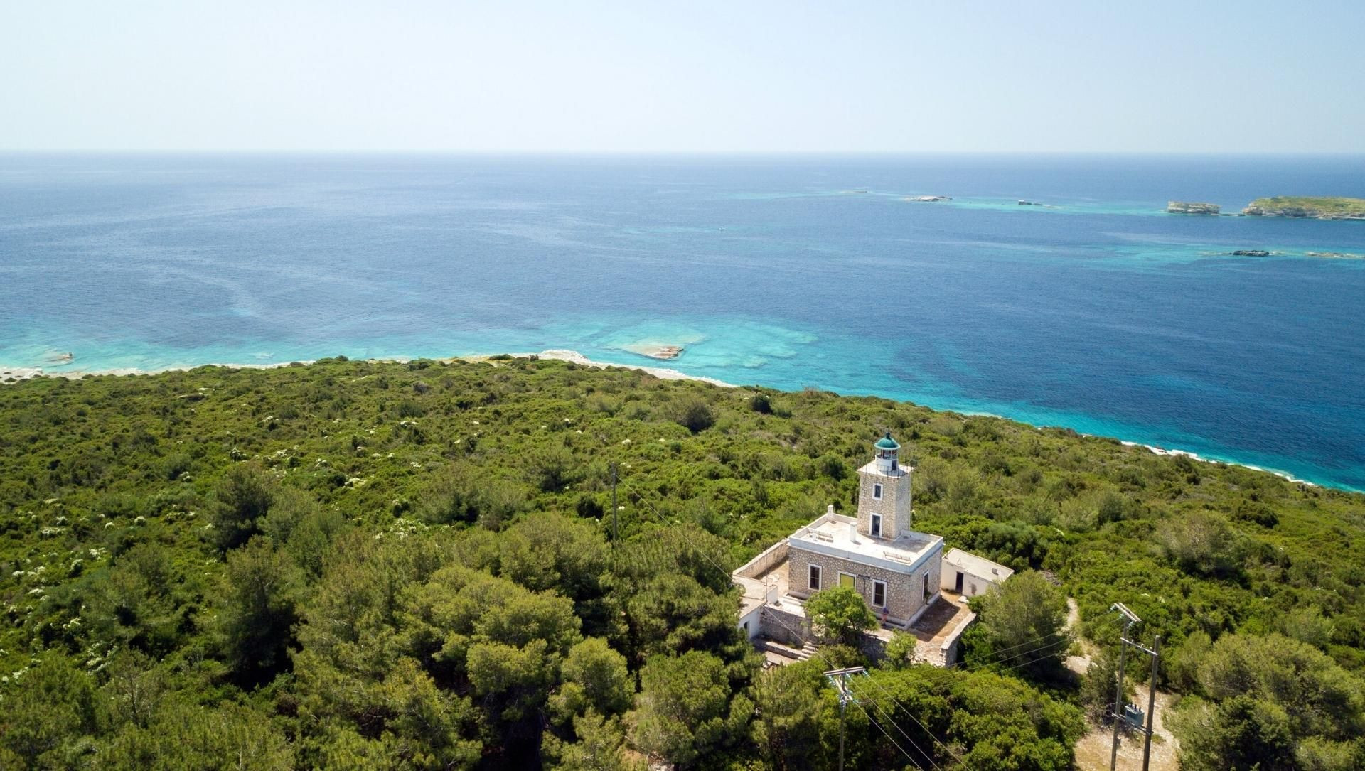 Phare côtier sur l'île d'Antipaxos - Îles Ioniennes - Grèce