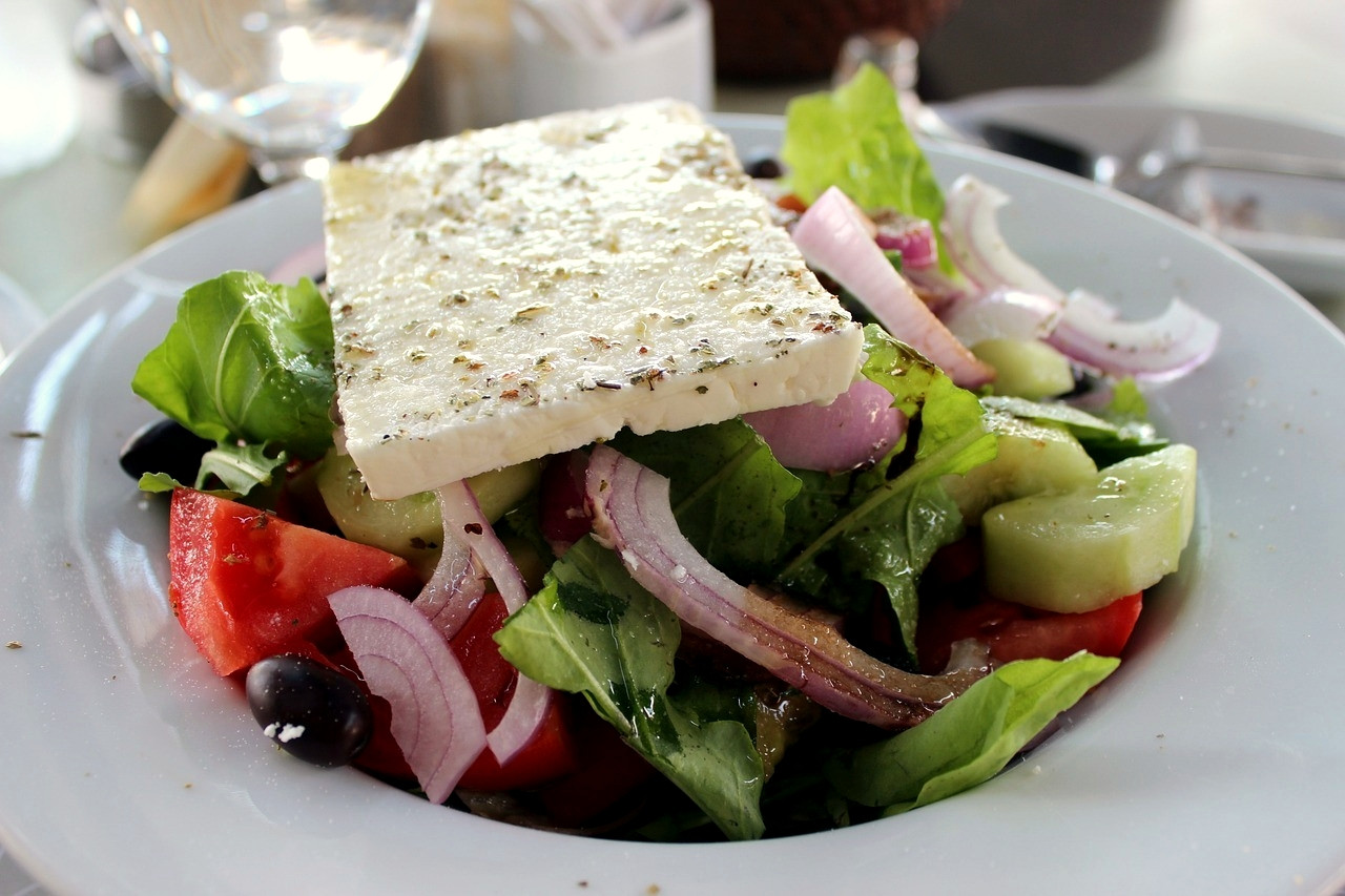 Cucina greca, insalata e formaggio - Cicladi - Grecia