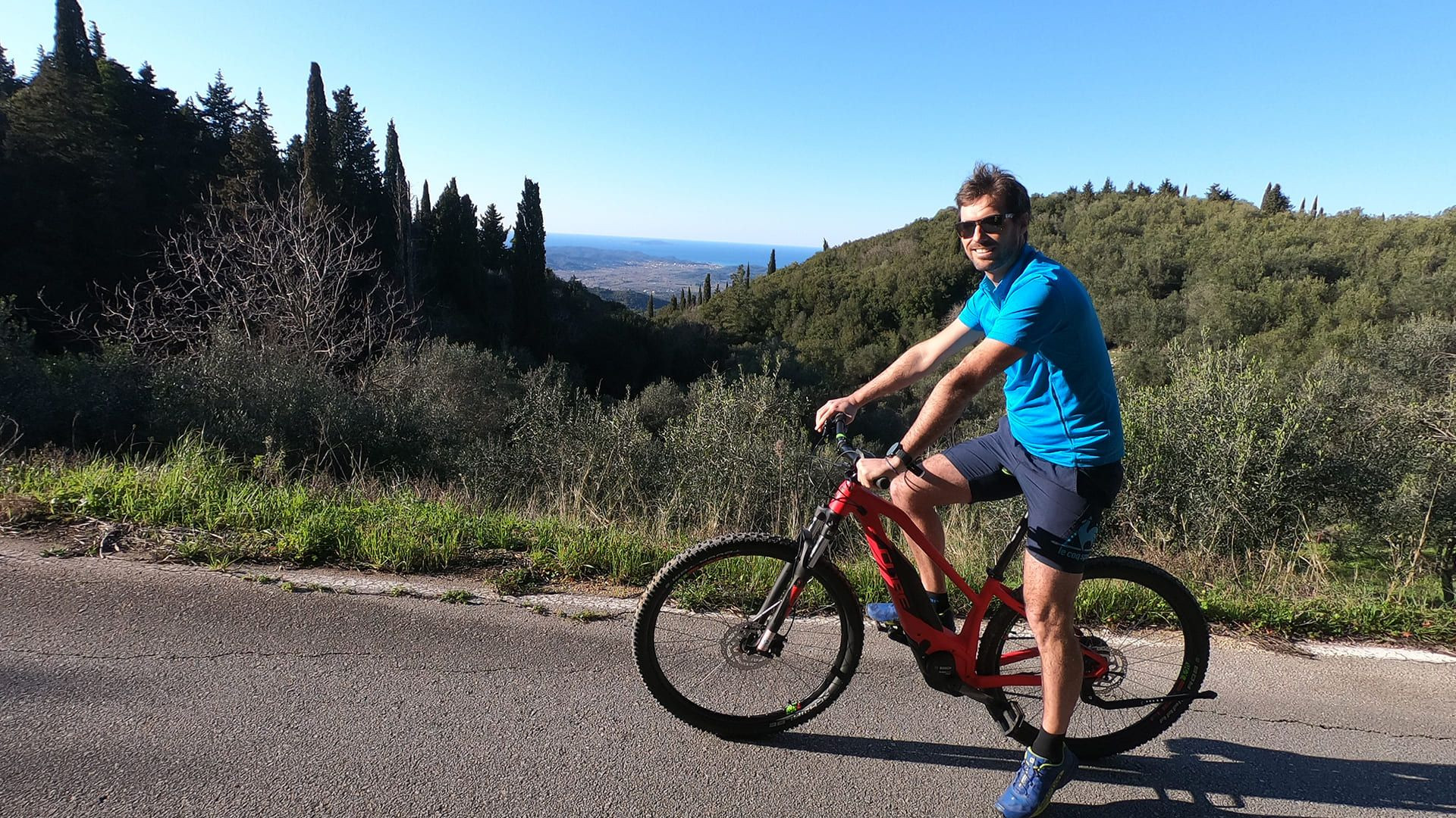 Grecia ad aprile: viaggi a piedi e in bici - Kelifos