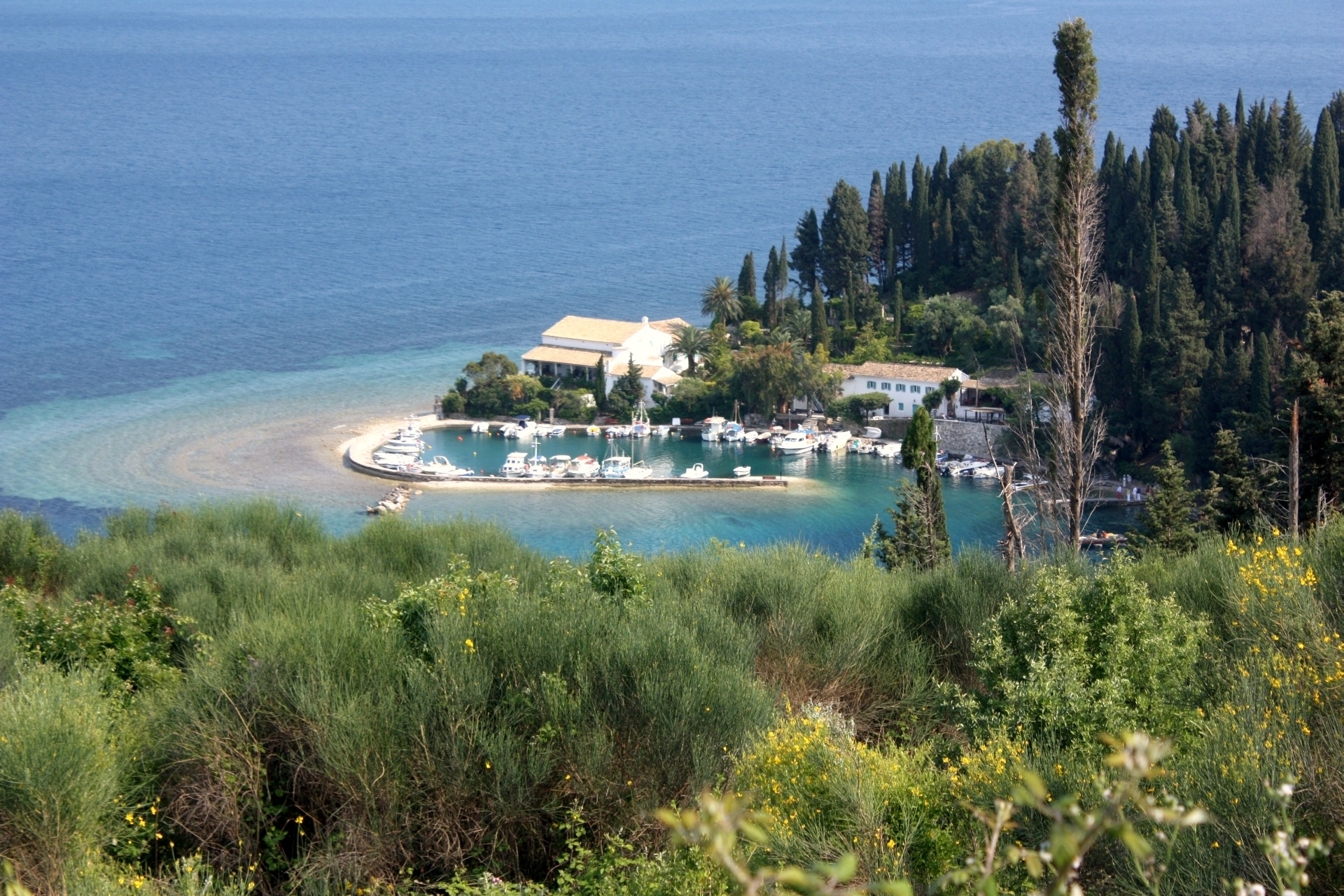 Porto a ferro di cavallo di Kouloura - Corfù - Grecia © Hombre / Wikimedia (CC BY-SA 3.0)
