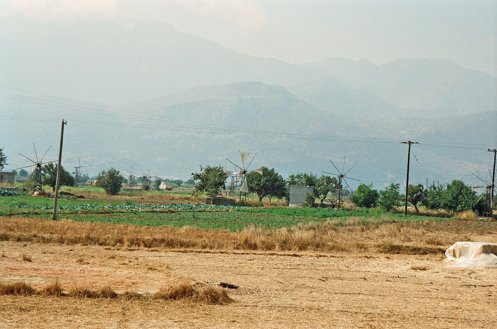 L'altopiano di Lassithi e le sue coltivazioni circondati dalle montagne - Creta - Grecia © Herbert wie / Wikimedia (CC BY-SA 4.0)