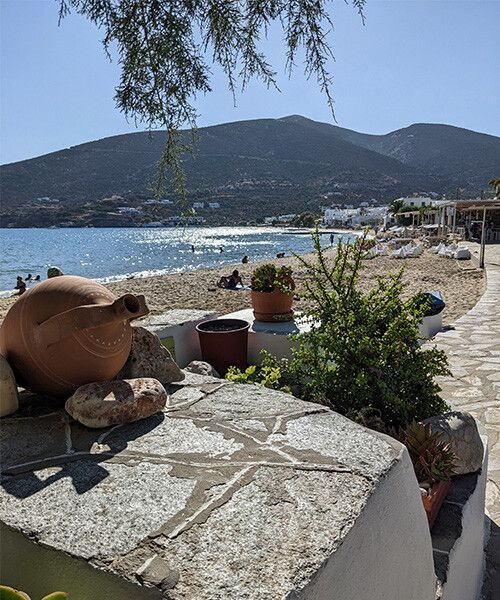 Plage de Platis Gialos et son amphore - Sifnos - Grèce