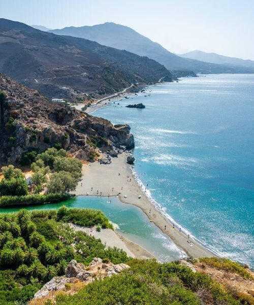 Spiaggia di Myrtos racchiusa tra due scogliere - Cefalonia - Grecia