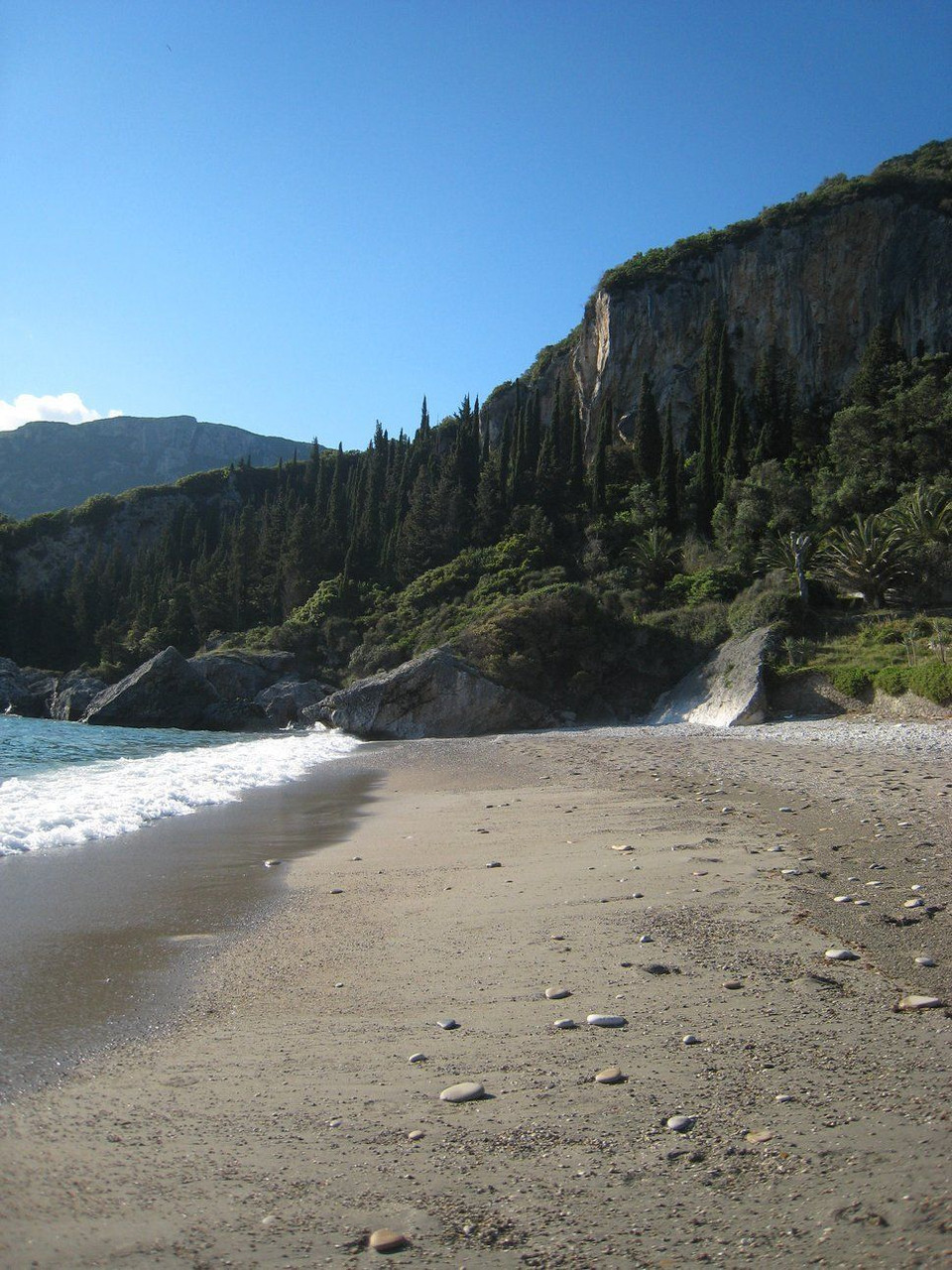 Plage isolée et falaise - Corfou - Grèce
