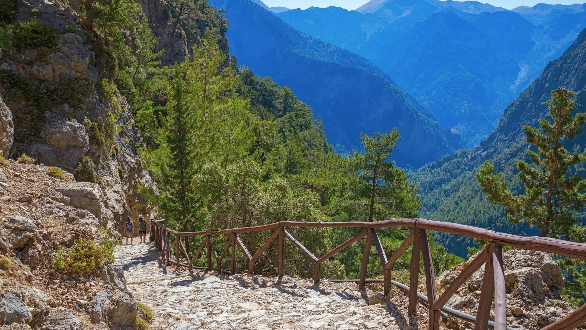 Sentiero nelle gole di Samaria, nel cuore dei Monti Bianchi - Creta - Grecia