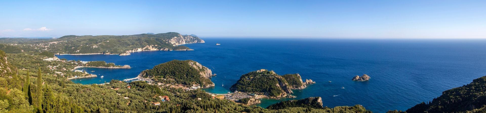 Baia turchese e colline boscose di Paleokastritsa - Corfù - Grecia