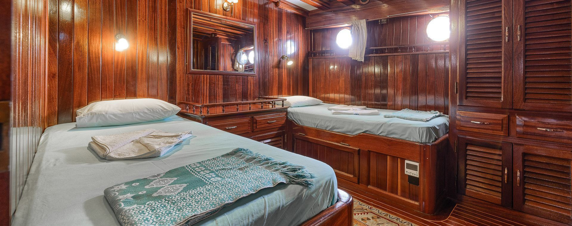 Cabine à lits séparés du voilier en bois Bahriyeli - Méditerranée